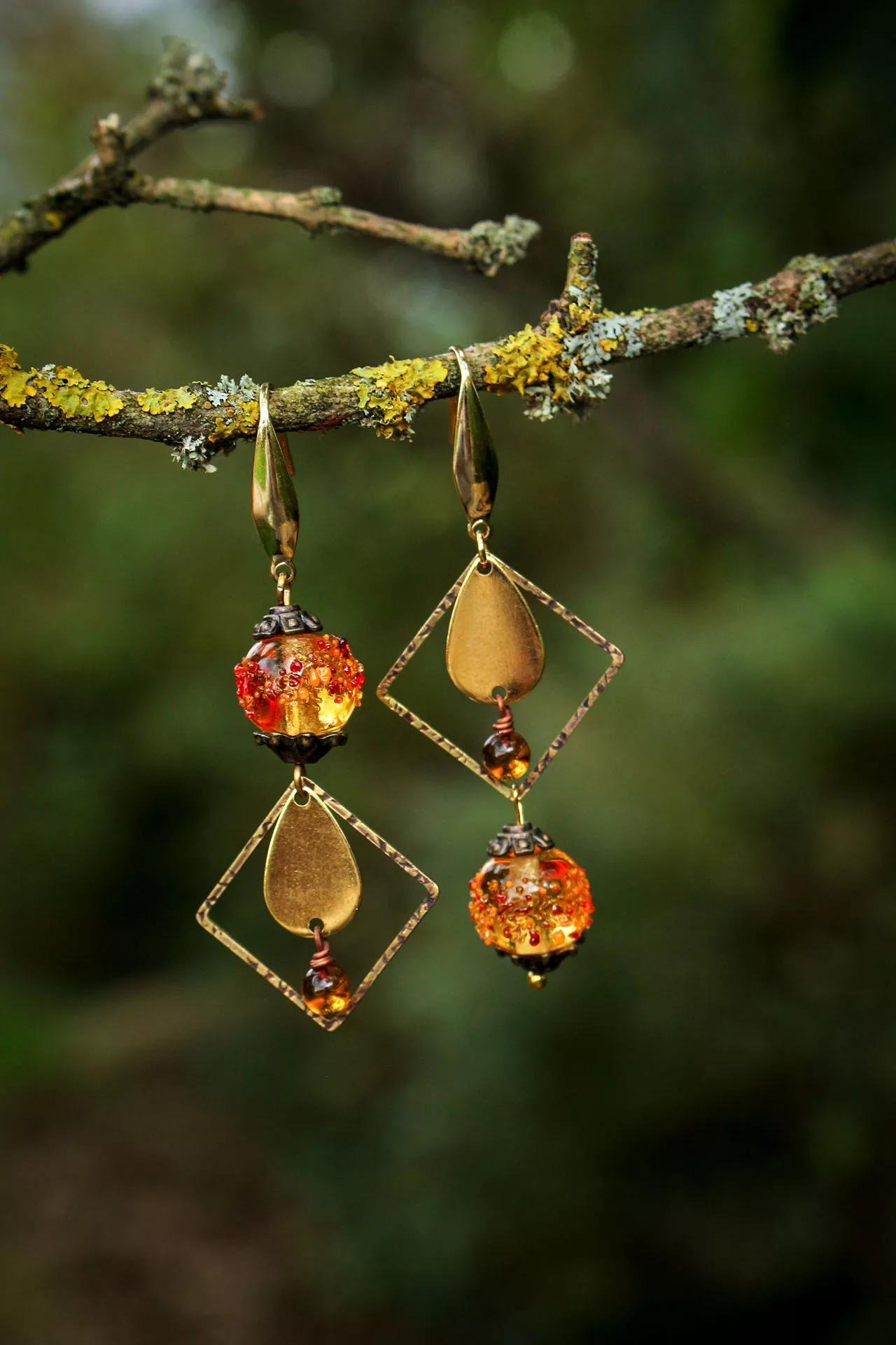 Boucles asymétriques en verre filé