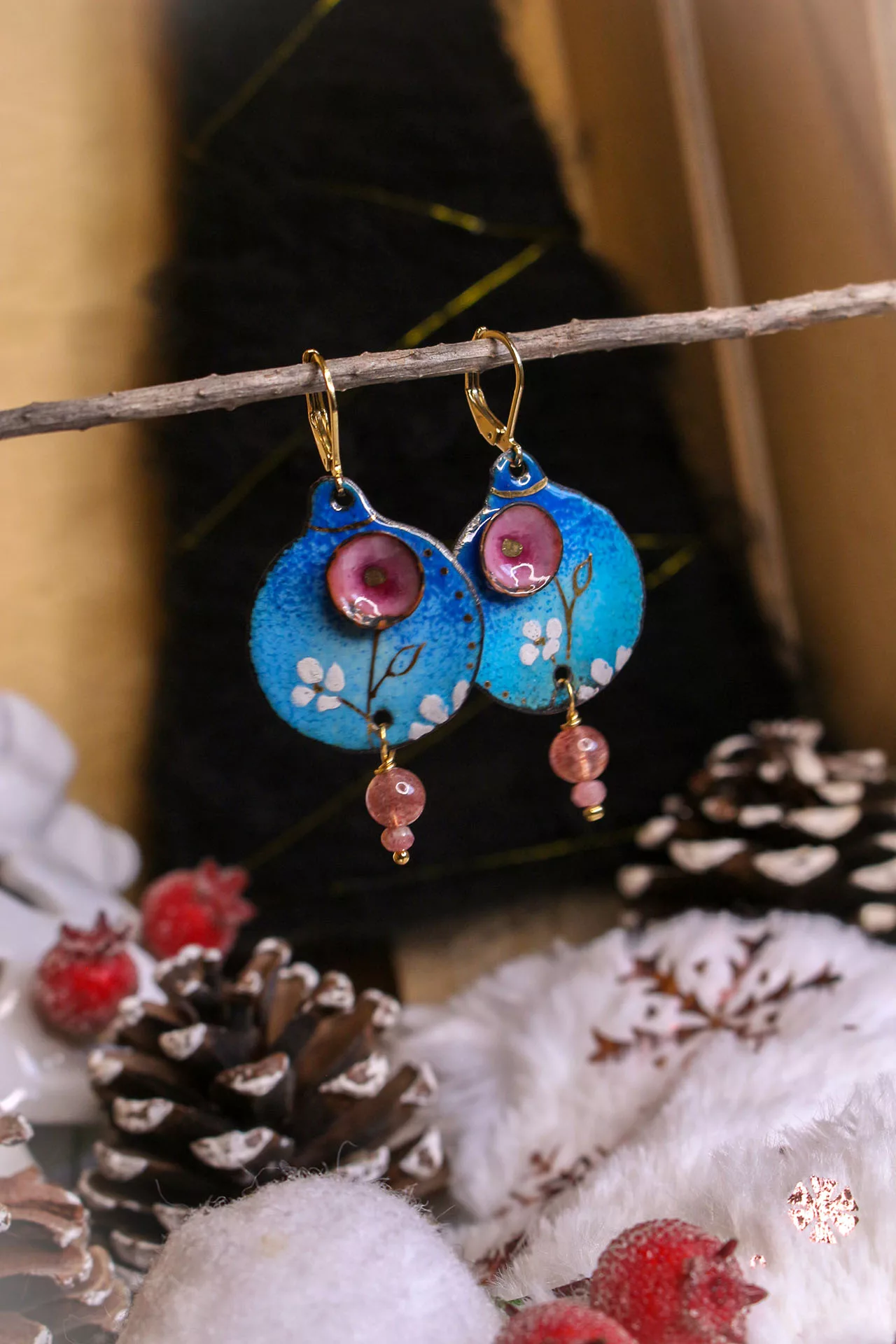 Boucles d'oreilles émaux sur cuivre "Rose de Noël"